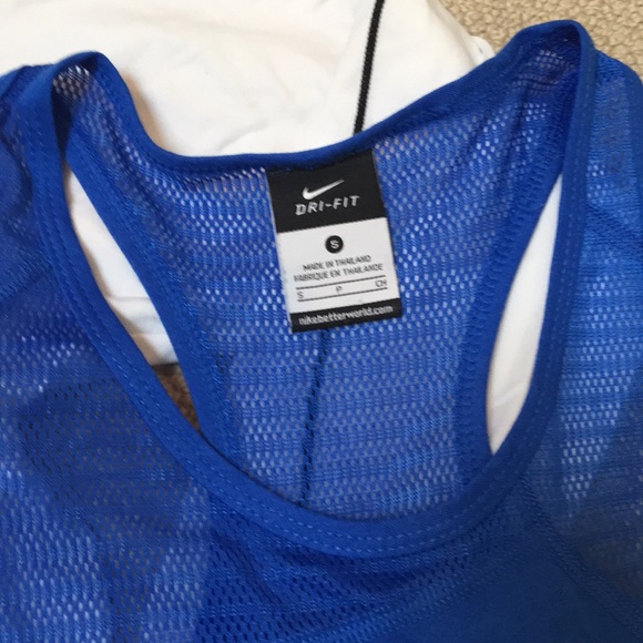 SOLD BUNDLE: Nike Tops - Picture 2 of 6